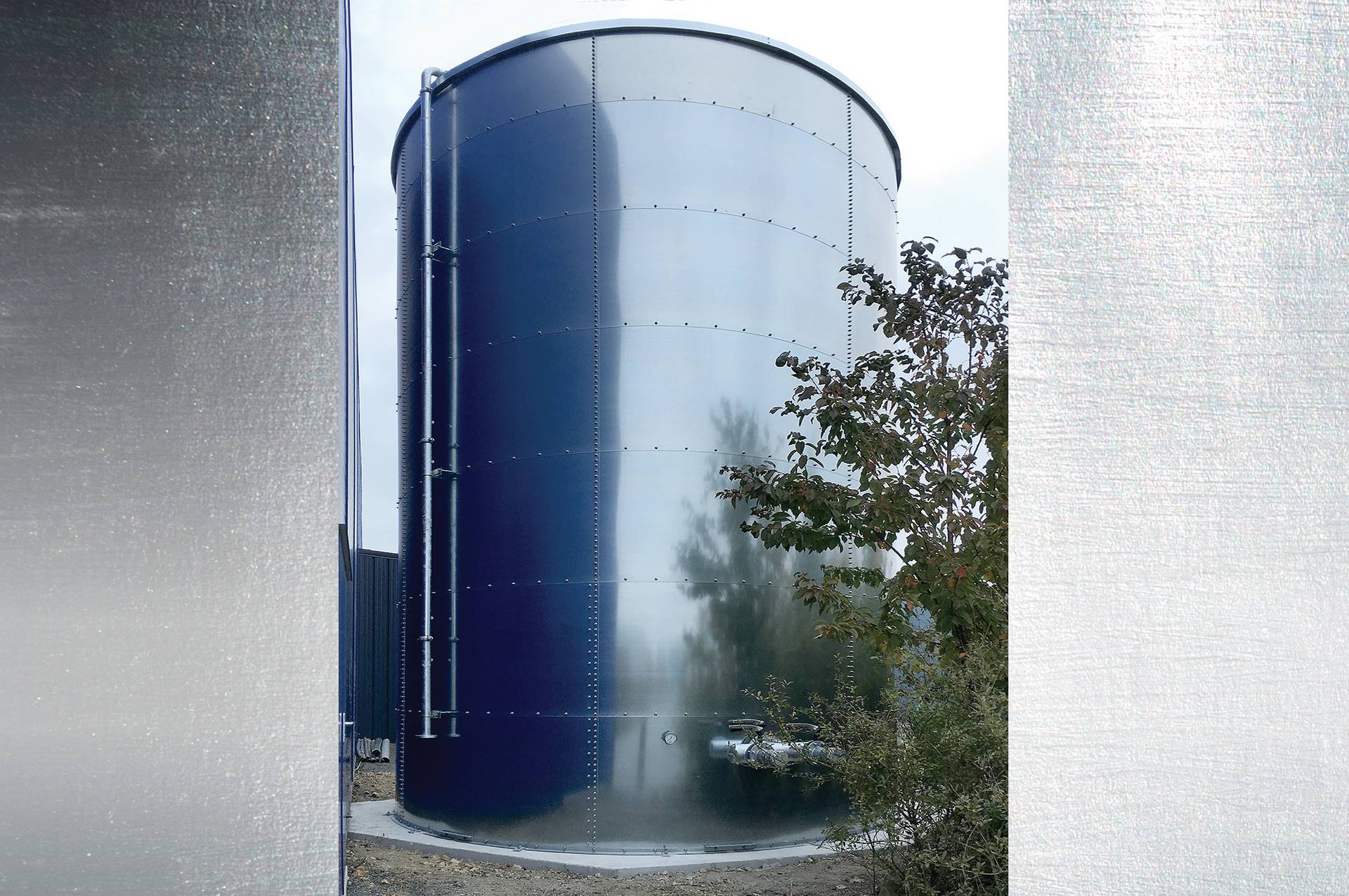 Réservoir métallique pour eau brute