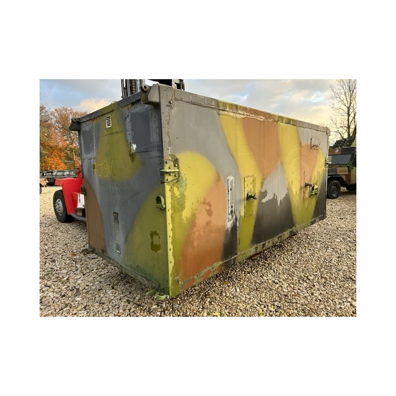 Abri mobile militaire en métal de 4.20 m par 2 m