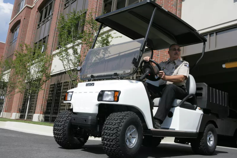 Véhicule     utilitaire  Club Car    Carryall 100 - 4 passagers_2