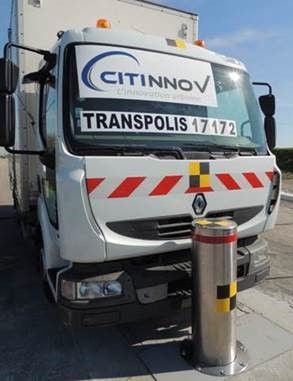 Borne de défense DEFENDOR - 50 AUTO - Citinnov, robuste et certifiée contre les véhicules béliers_2