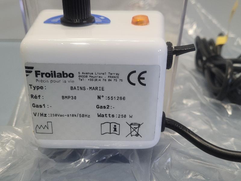 Appareil de laboratoire bain-marie sans portoir ni couvercle