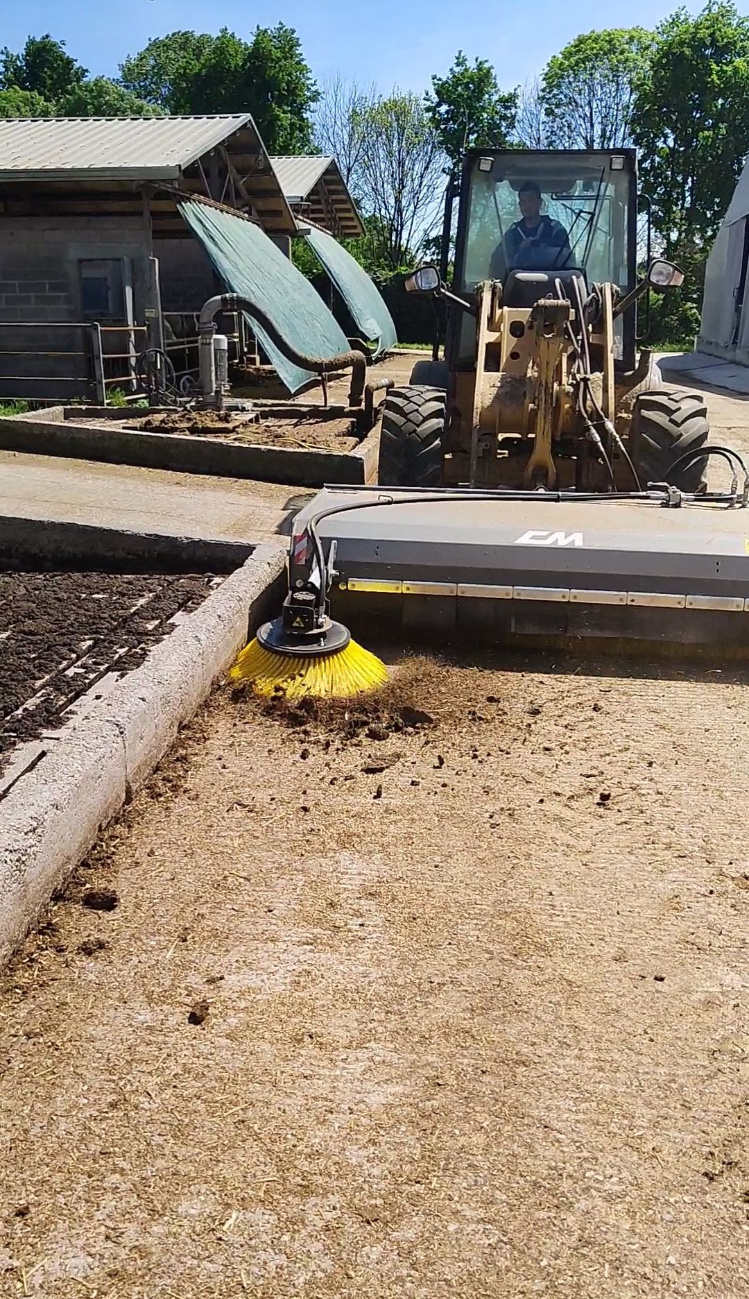 Godet balayeur ramasseur pour chargeur compact télescopiques tracteur_2