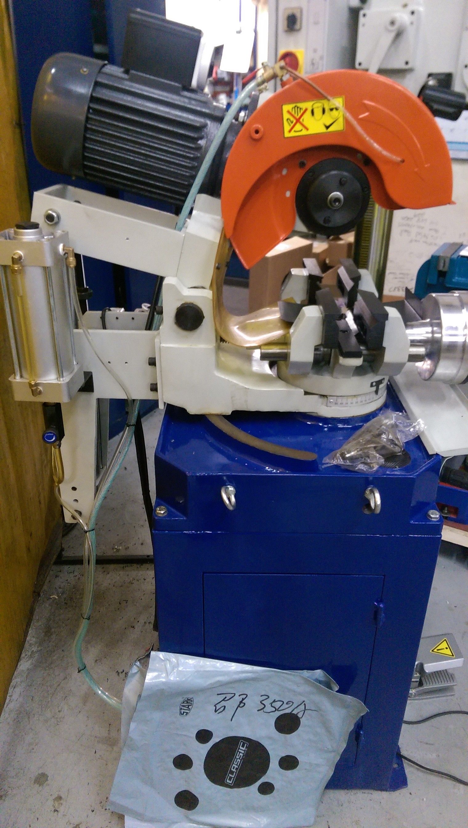 GMACC - Scie industrielle semi-automatique 350A - étaux pneumatique pour tuyau et fer plat - 600V 3 phases_2