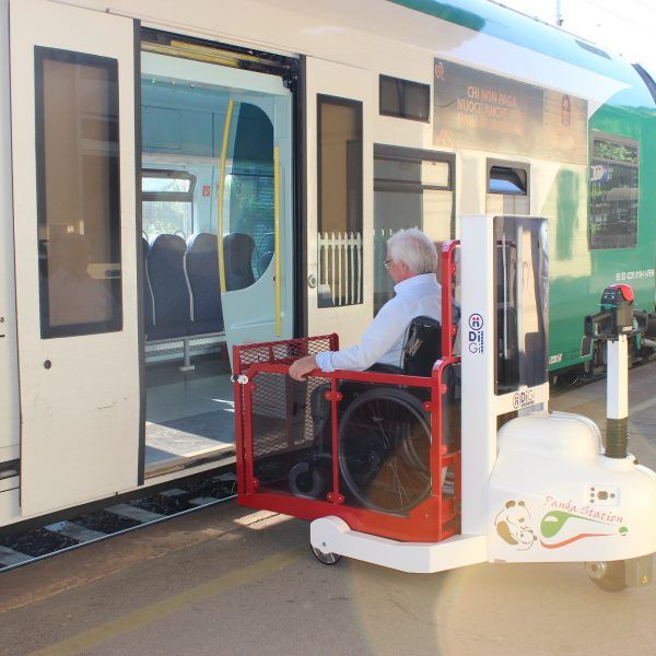 Plateforme élévatrice mobile motorisée spéciale trains - Pandastation, 350kg, autonomie 100 cycles_2