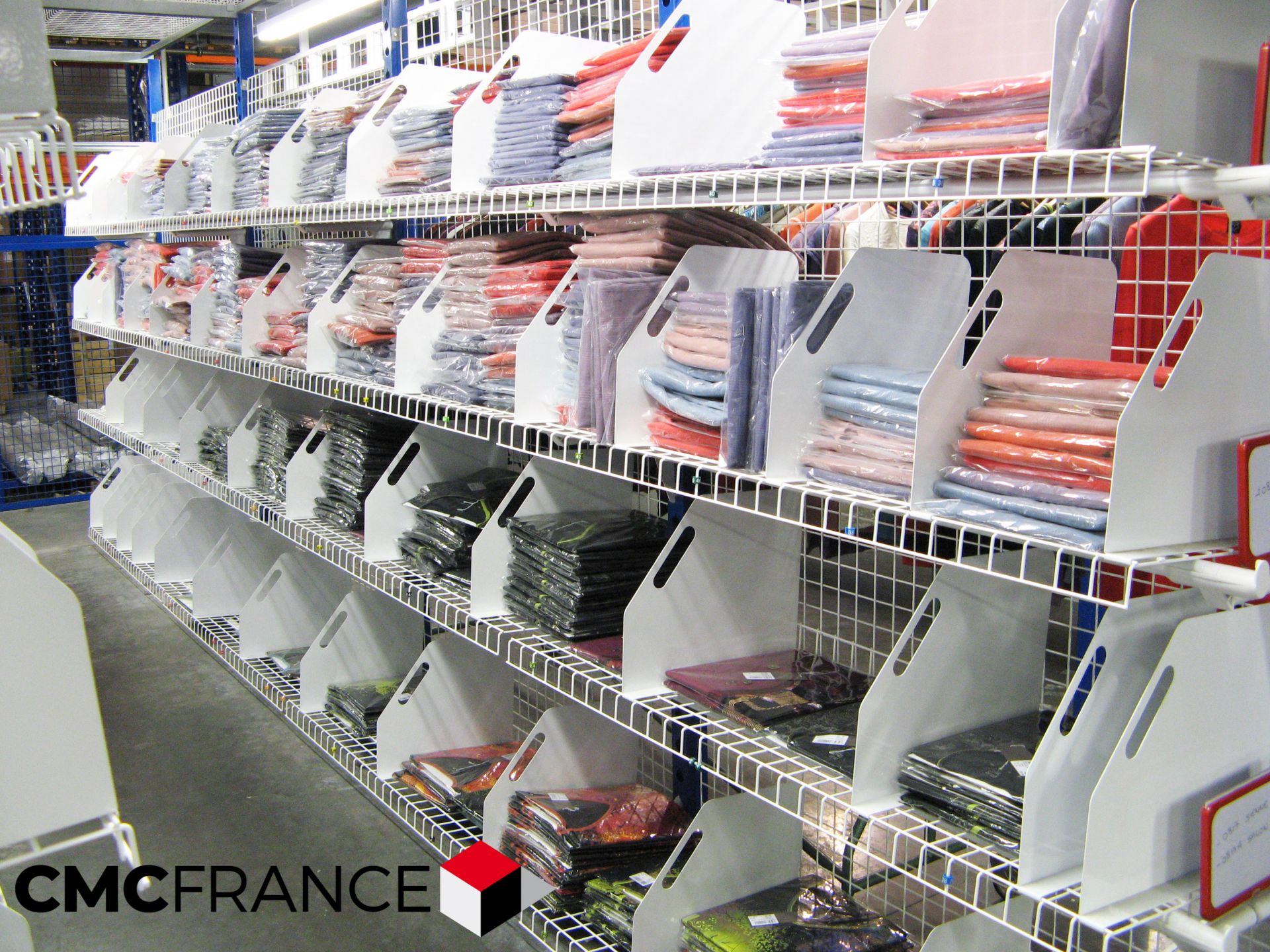 Structure modulaire de stockage UNIFLEX - un seul poteau pour secteur textile et habillement - brevetée par CMC France_2