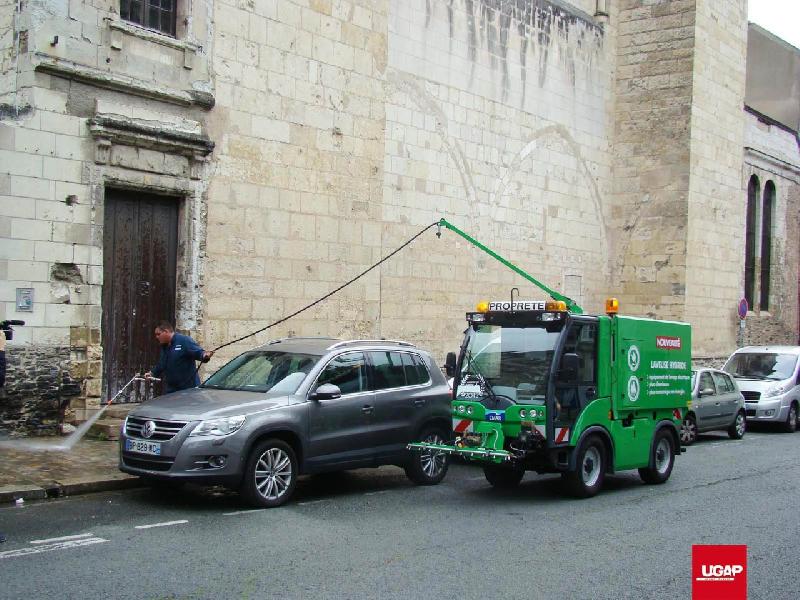 Laveuse compacte hybride L 2500 H - CMAR, 4X4, silencieuse, écologique - Laveuse de voirie innovante_2