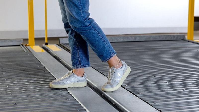 Parking mécanique à plates-formes coulissantes transversales 601 - Conception Plate pour une Accessibilité Optimale_2