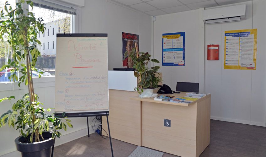 Constructions modulaires - Atemco - 118 m² avec bardage moderne orange et blanc_2