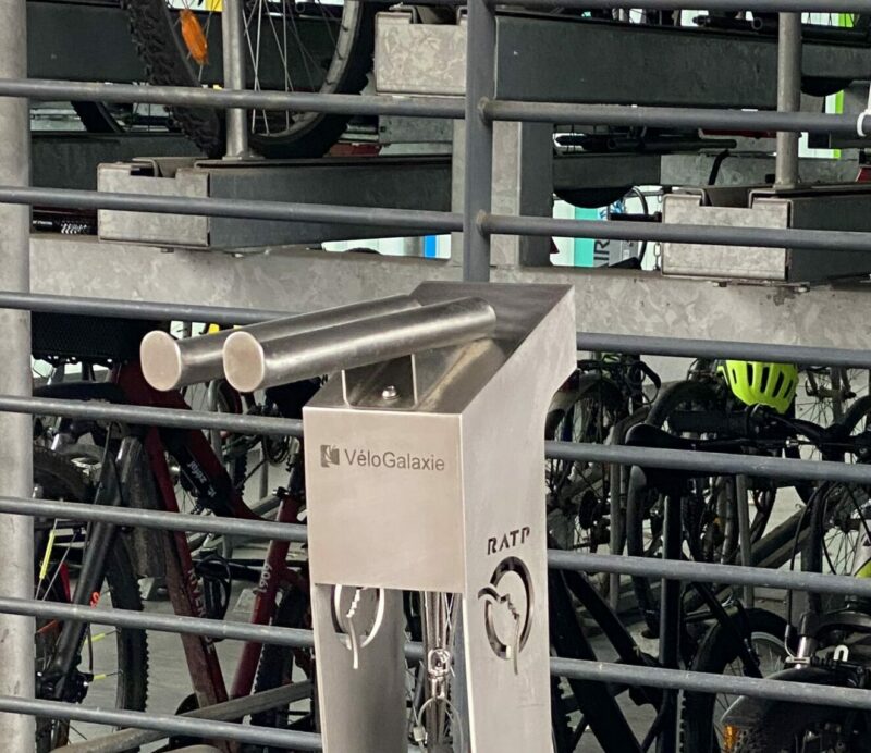 Borne de gonflage & réparation vélo tout en un personnalisable - 22 outils fournis_2