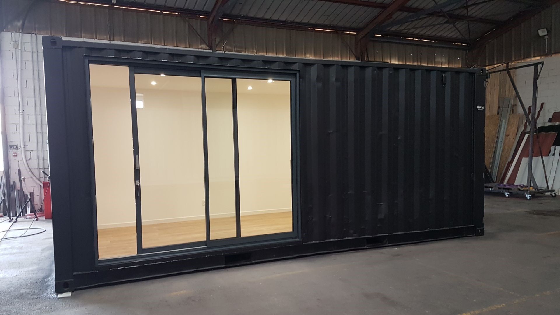 Container maritime aménagé - Bureau moderne et fonctionnel - Cargo Office Bluetainer_2