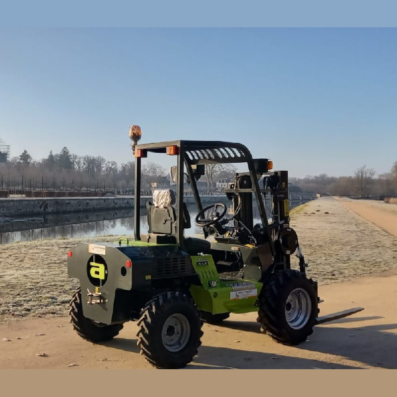 Chariot Élévateur Tout-Terrain compact, puissant TW16  idéal pour les espaces restreints et les terrains difficiles en Rhône-Alpes et Isère   -  disponible en achat neuf et en location de courte à longue durée_2