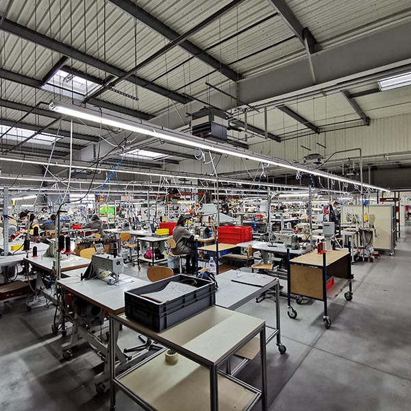 Eclairage industriel conçu pour l'éclairage de grandes surfaces commerciales, de fabrication et d'entreposage- LIGNE SELINEA 2_2