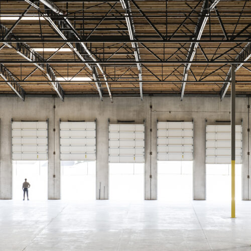 Portail sectionnel vertical GVL - approprié pour entrepôts logistiques avec hauteurs structurelles très élevées_2