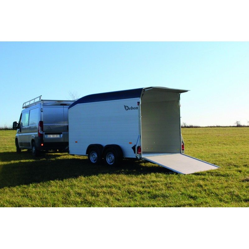 Fourgon aluminium équipé d’un pont porte arrière et petit hayon supérieur