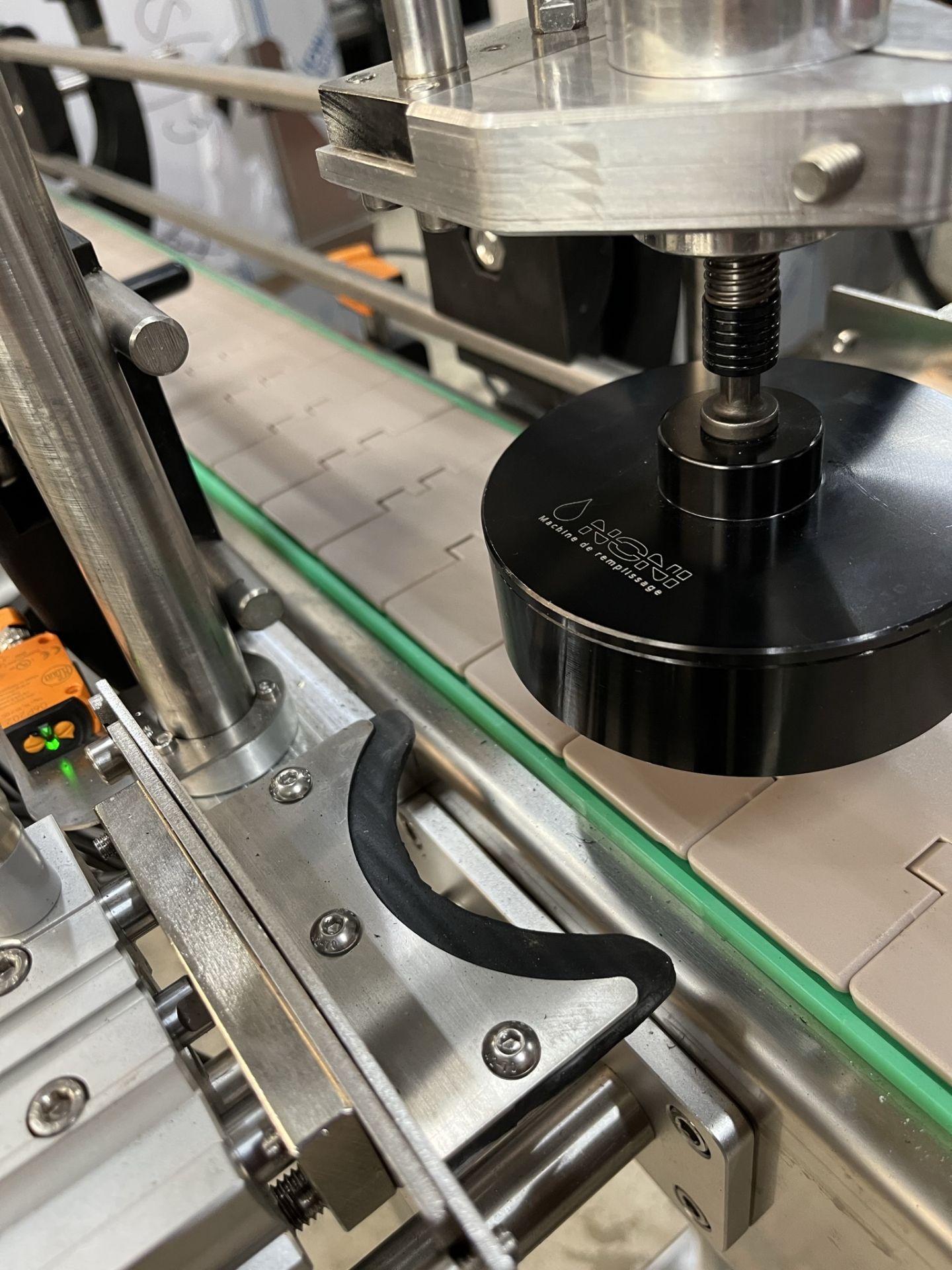 Visseuses bouchons automatiques - Cadence jusqu'à 2000 produits/heure - Compatibles tout type de flacons et bouchons_3