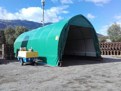 Tunnel de stockage / ouvert / structure en acier / couverture en pvc et polyester / ancrage au sol avec platine_2