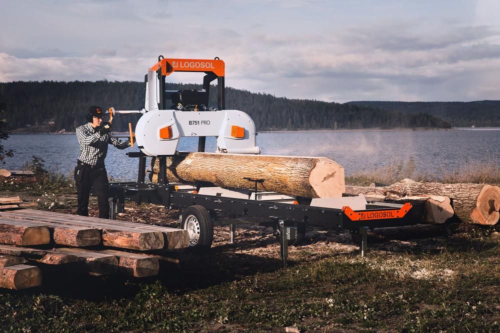 Scierie mobile équipée pour sciage précis et sans vibrations