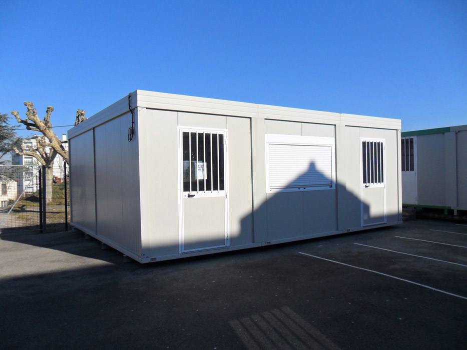 Bungalow de chantier - Réfectoire avec cuisinette, évier, frigo, plaques électriques et micro-ondes_2