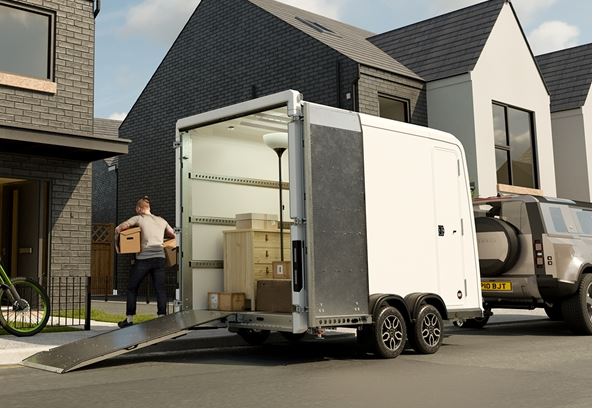 Remorque fourgon premium avec porte arrière multifonction innovante pour moto, déménagement et exposition - BOX VAN_2