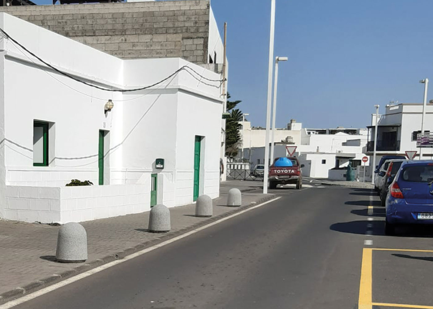 Borne en béton Kube Tapia H373 - béton préfabriqué coloris gris granite_2