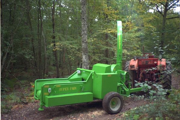 Broyeur-déchiqueteur de branches  à 6 couteaux radiaux de 300 mm  - SUPER-PAIN 900 Option T avec entraineur hydraulique_2