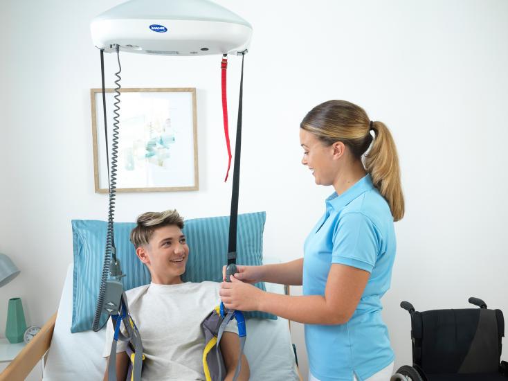 Lève-personne électrique sécurisé - capacité de levage de 200 kg pour utilisation à domicile, en collectivité ou en milieu hospitalier - invacare robin_2