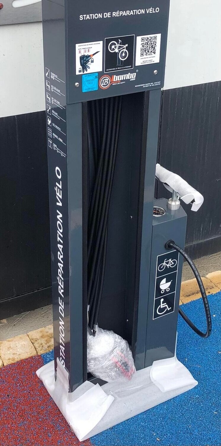 Station de réparation vélo en libreservice avec pompe pour espaces publics sas breizh trax