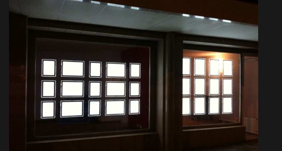 Porte-affiche LED Cristal Displaylight - Portrait A4 - Luminosité 7000 Lux_2