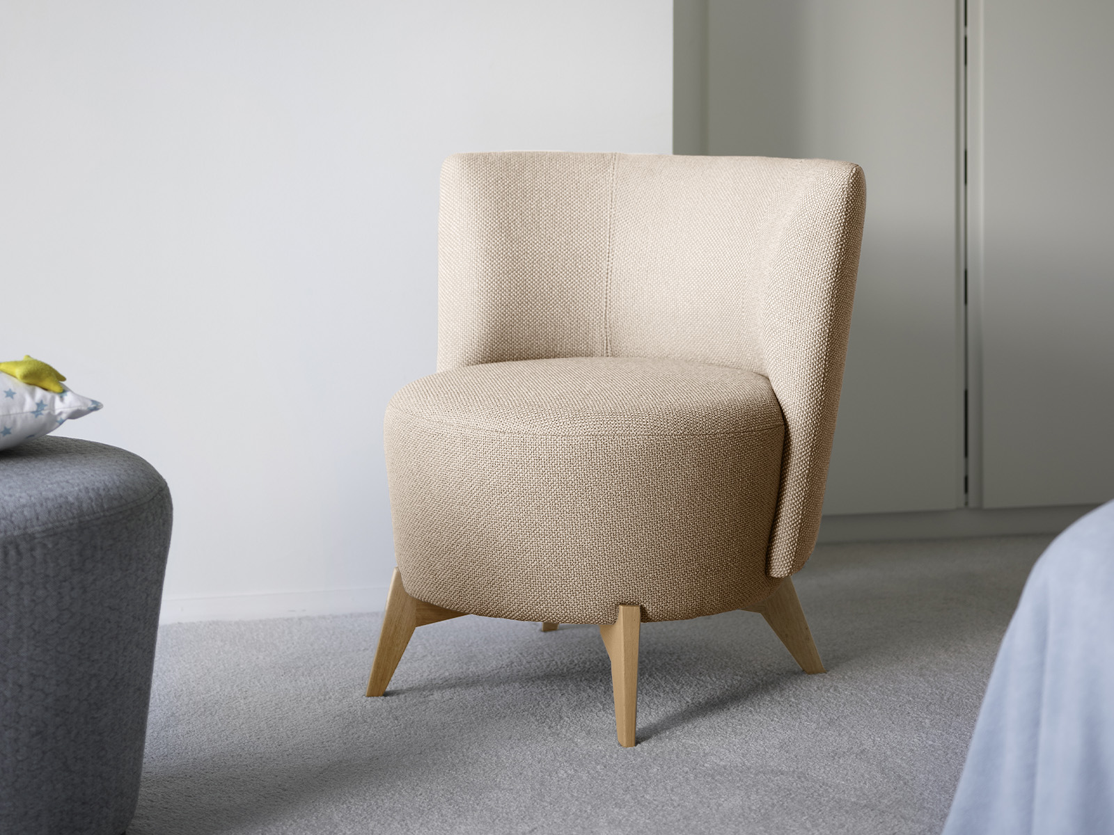 Fauteuil d'accueil design et raffiné pour espaces professionnels_2