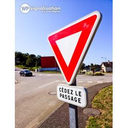 Panneau de priorité AB3A - Cédez le passage à l'intersection - WP Signalisation_2