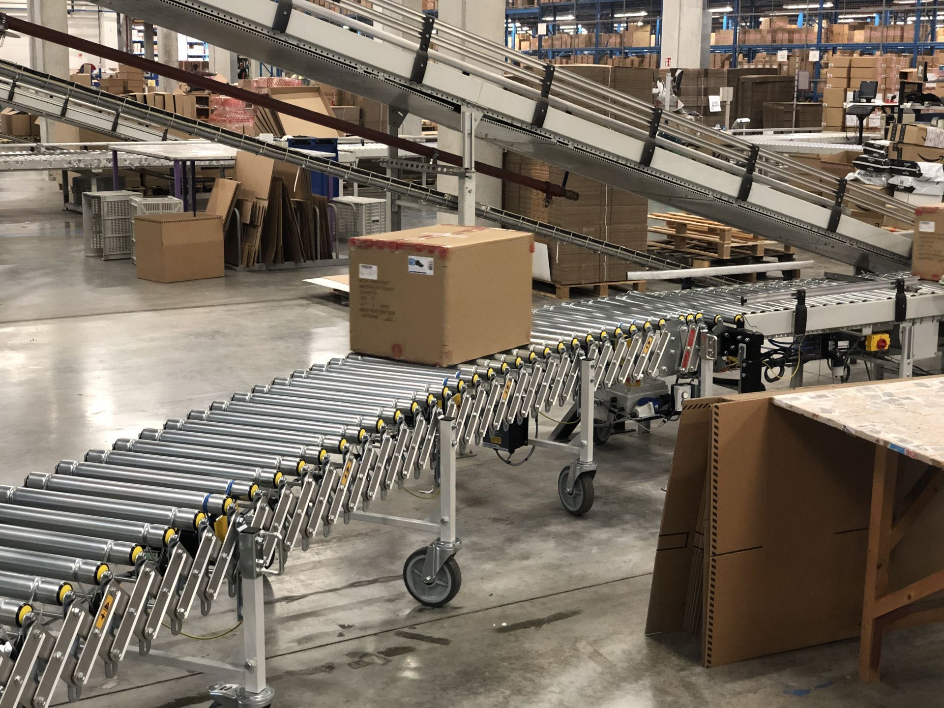 Équipement de convoyage flexible pour optimisation logistique