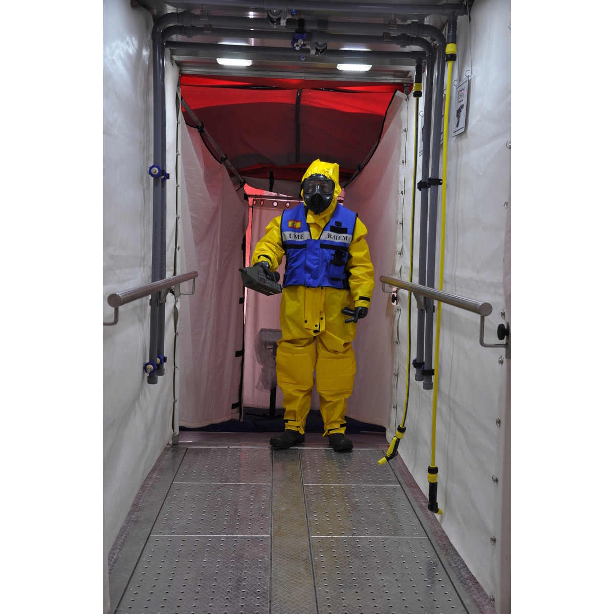 Conteneur de décontamination 20 pieds certifié CRC - utilisation facile et mise en service rapide - jusqu'à 180 personnes par heure_2