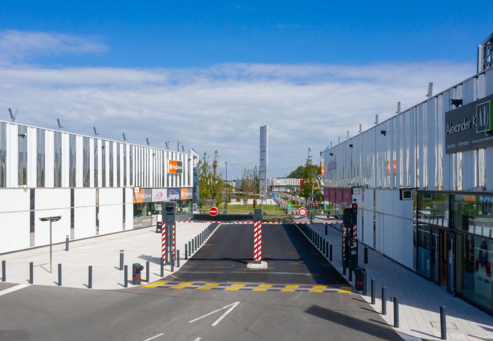 Portique articulé limiteur de hauteur parkings, centres commerciaux, sites sensibles- STOPOCAR SAMSON - PREFABAT_2