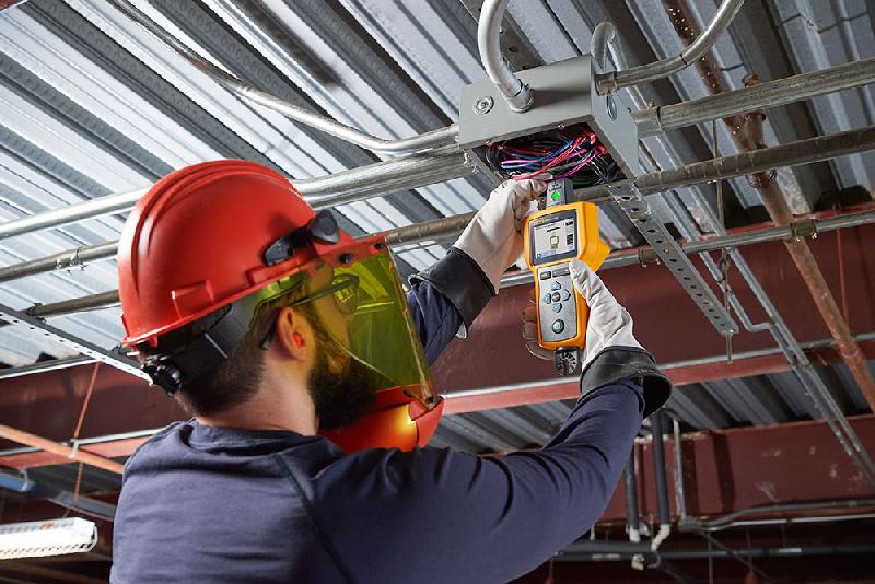 FLUKE-2062 | Localisateur de câbles électriques 600 V CAT IV - Advanced Pro avec pince ampèremétrique et écran couleur_2