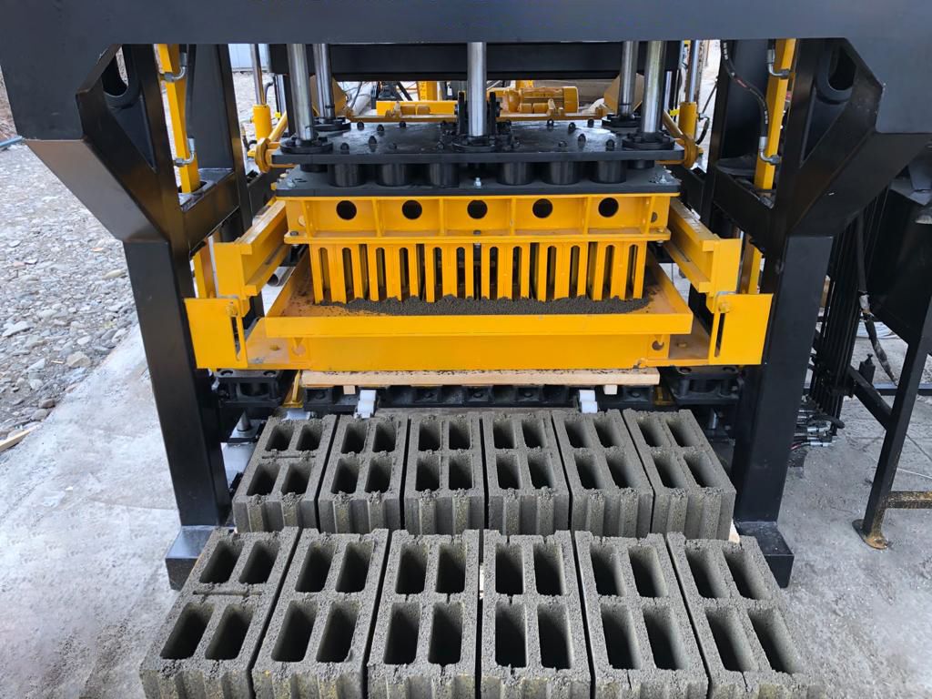 Moule en acier Beyazli Group pour parpaings, pavés, bordures et hourdis - Haute qualité et fabrication sur mesure_2