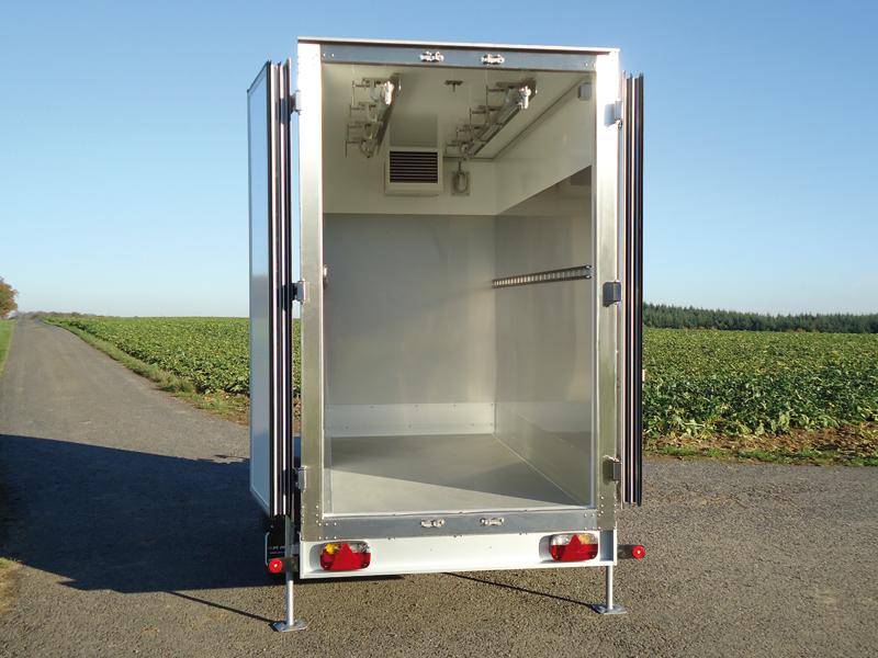 Remorque frigorifique équipée de supports à viande avec 10 crocs