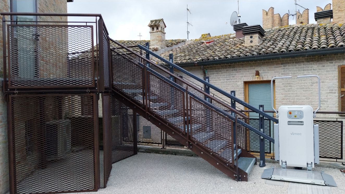Monte-escalier avec plateforme V6 - pour escaliers droits - sécurité totale - personnalisable en couleurs RAL_2