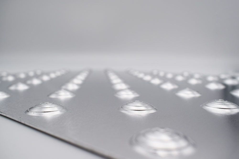 Pma0384 Labrador Podalu - Bande podotactile en aluminium - Oré peinture - Dimensions 60 x 41 cm_2