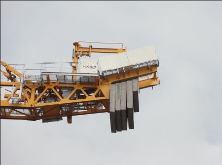 MD 1600 Topbelt 24 - Grue à tour Manitowoc - Hauteur sous crochet 91,6 m (300,5 ft) - Convoyeur béton intégré_2