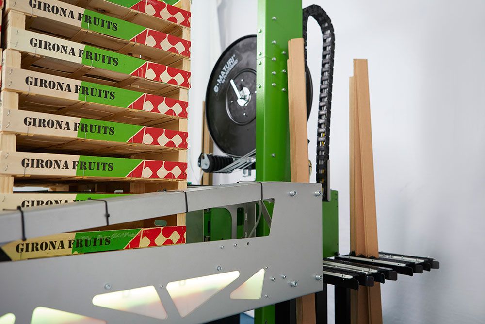 E-maturi - Machines pour cerclage de palettes - Plasticband avec robot applicateur de cornières - Plus de 70 options personnalisables_2