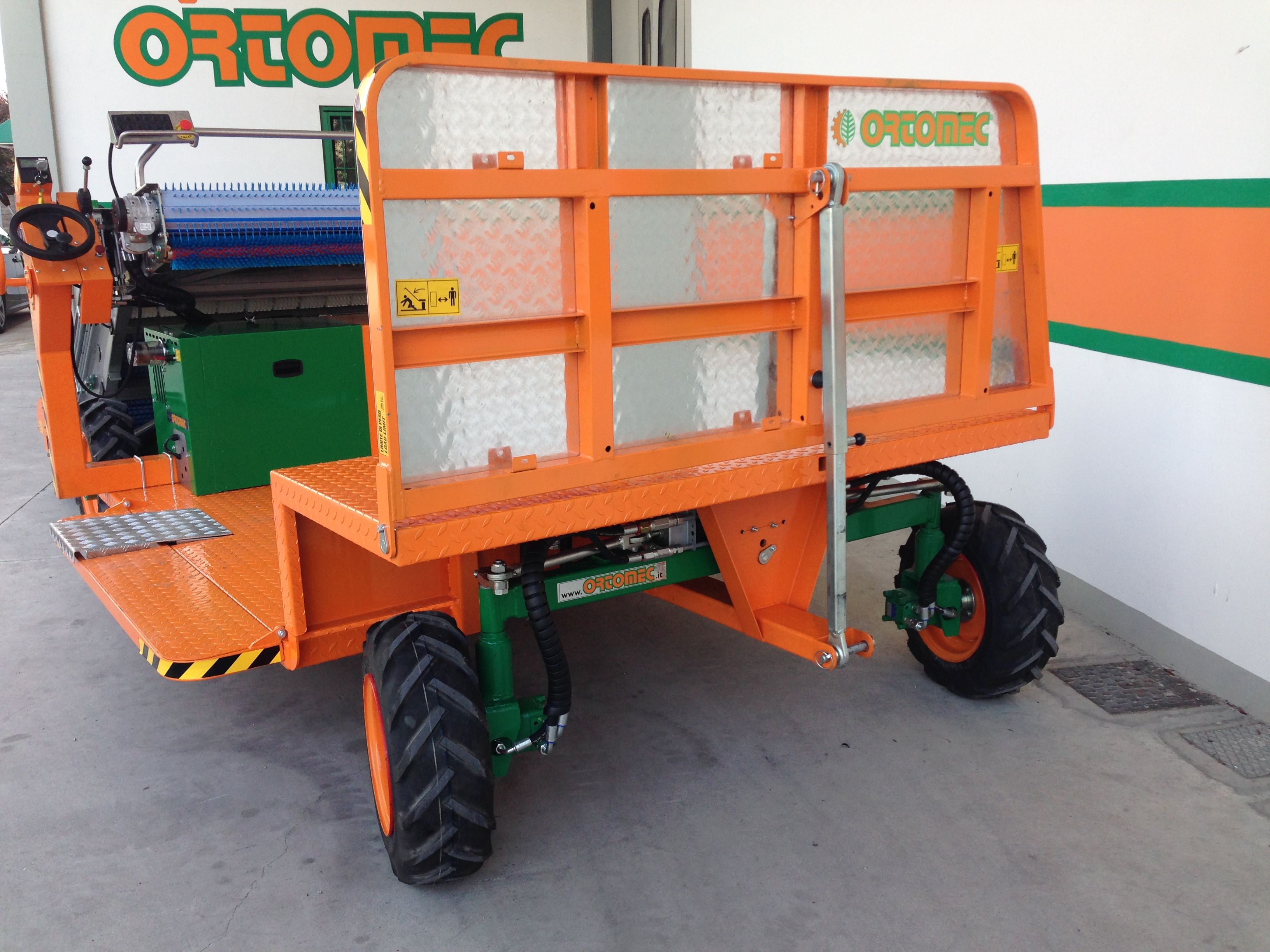 Récolteuse de légumes automotrice 8100 Herbex - Ortomec SRL - largeur de la tête de récolte 130 à 180 cm_2