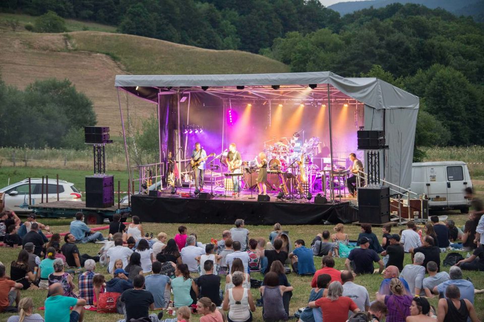 Scène mobile MOV'IN 48+ - Volume imposant pour grands événements et clients exigeants, déploiement hydraulique_2