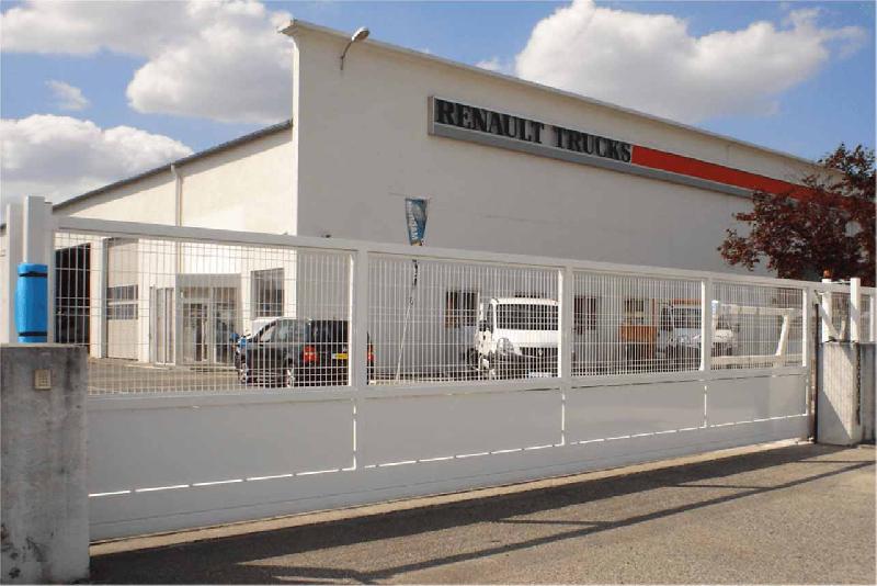 Portail autoporté à soubassement - 4000 / 1750_2