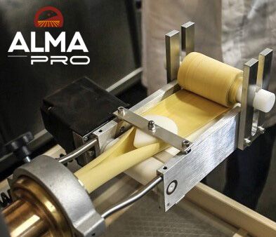 Machine à raviolis avec dispositifs de sécurité conformes aux normes