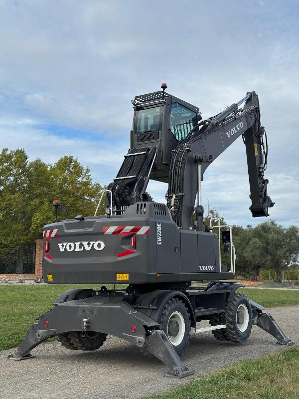 Pelle sur pneus Volvo EW220E - 2022 - 26,5 tonnes - Full Options - 420 heures_2