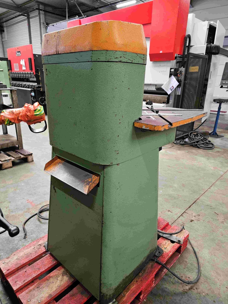 Encocheuse hydraulique à angle fixe - COMACA 200x200x4_2