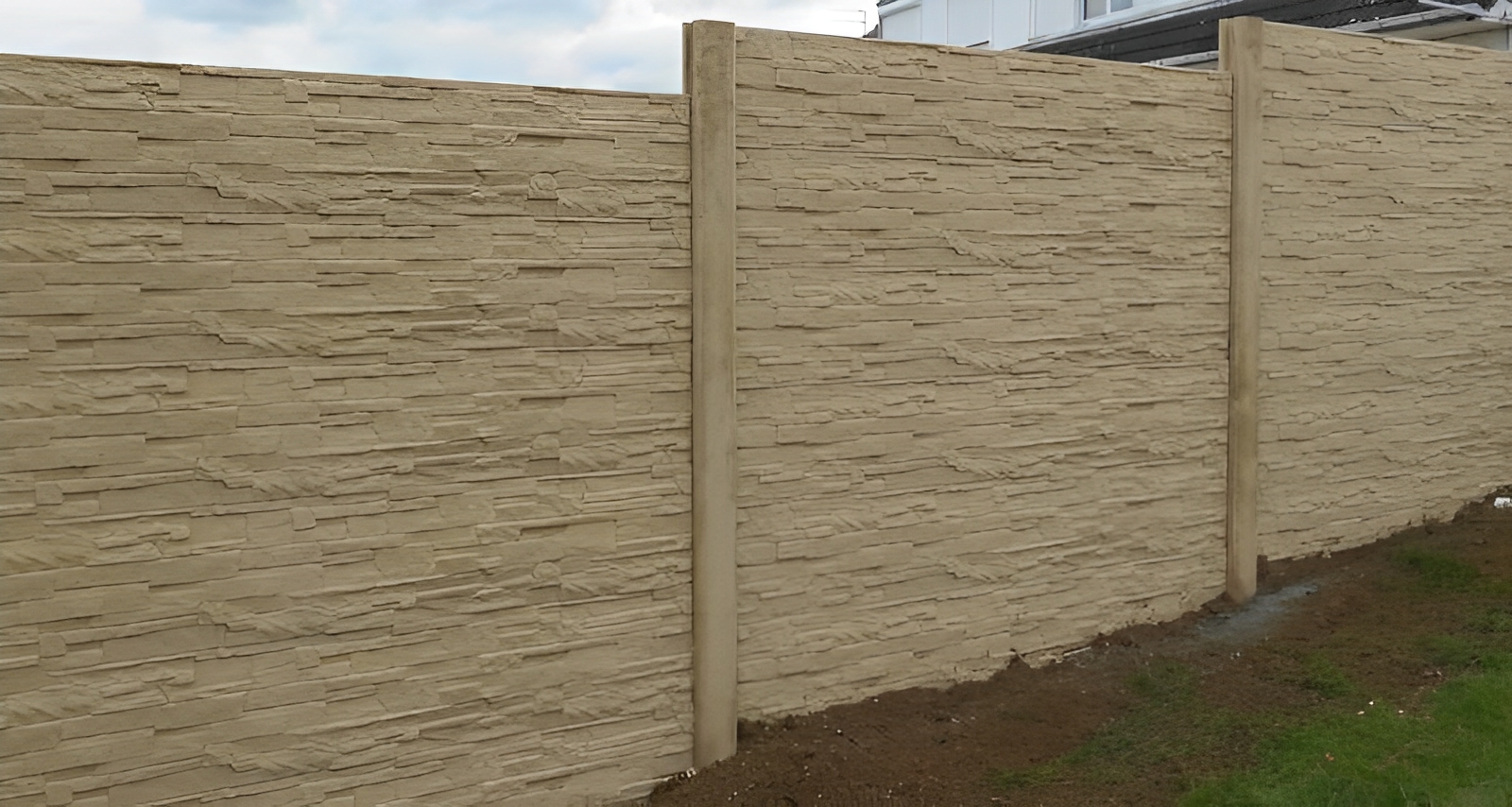 Clôture durable et esthétique en béton imitation pierre