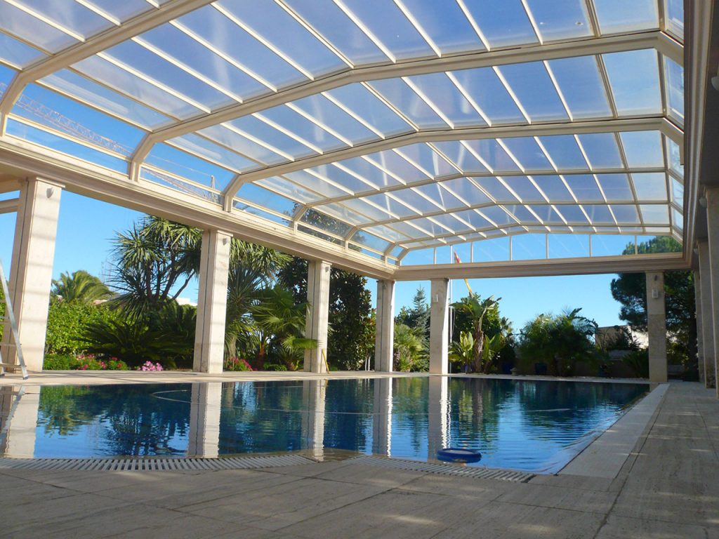 Abri piscine haut avec toiture rétractable - Royal Emporium - Design luxueux et matériaux haut de gamme_2