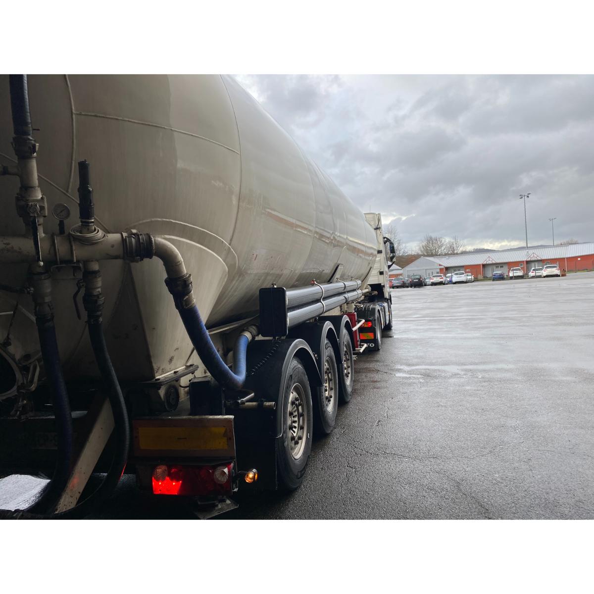 Citerne basculante petits volumes - Transport produits secs en vrac 52 m3 - Spitzer 2004 CP927BRCS_2