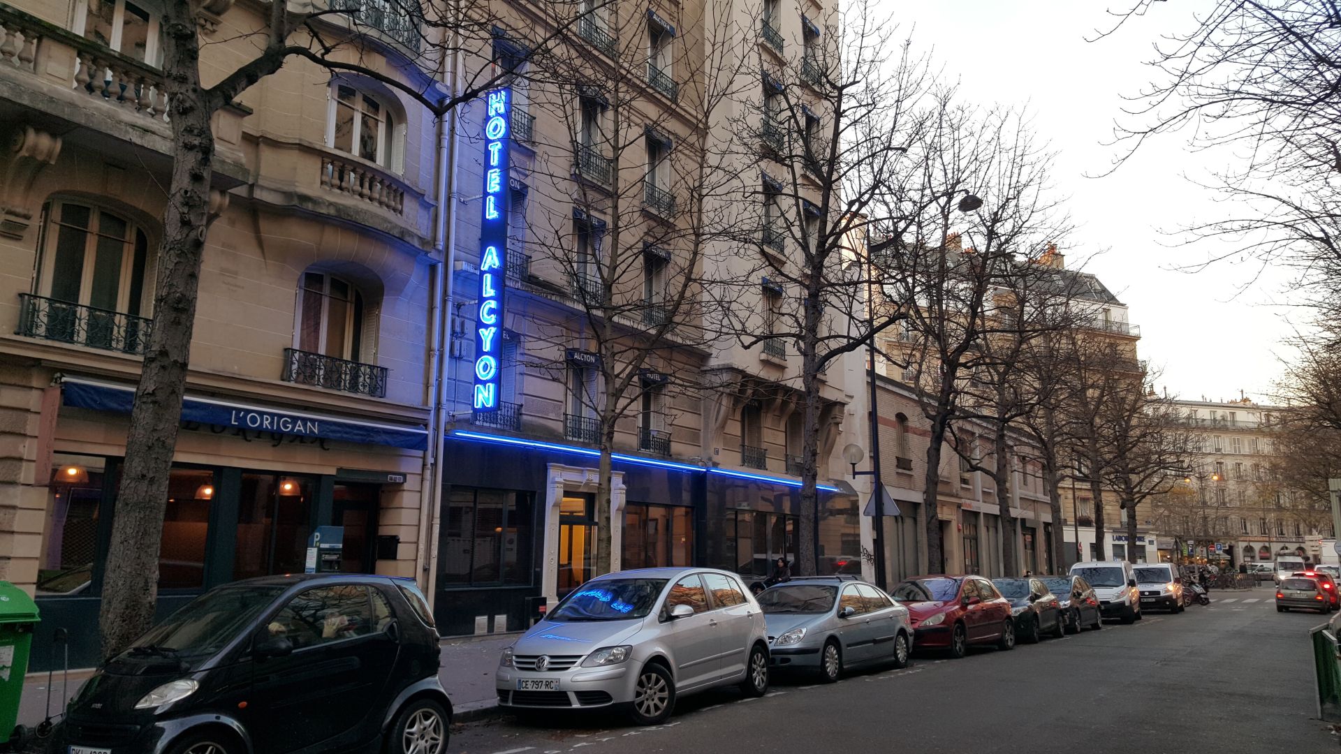 Enseigne néons traditionnels - fabricant d'enseignes en verre soufflé et néons LED_2